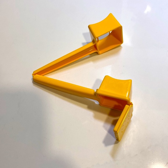 Vintage Tupperware Corn Hugger Butter & Salt Shaker - Picture 5 of 5